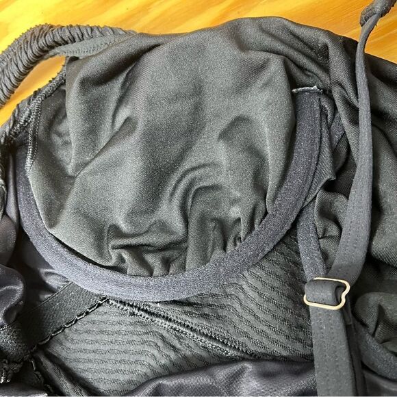 Lands End Solid black textured swim tank with underwire size 16 - Picture 9 of 9